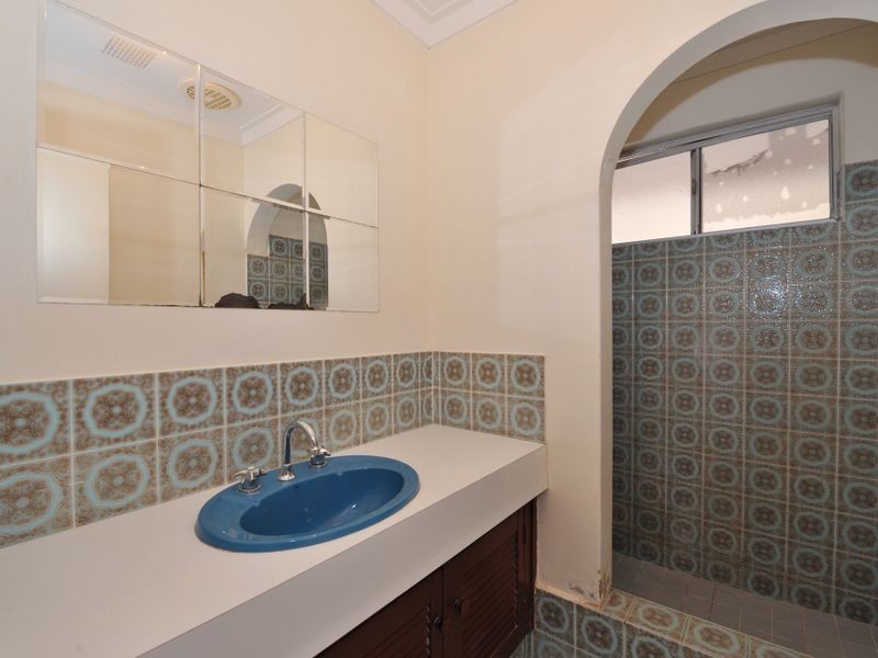 17 Farmer Way, Parmelia WA 6167