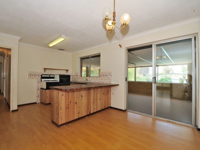 17 Farmer Way, Parmelia WA 6167