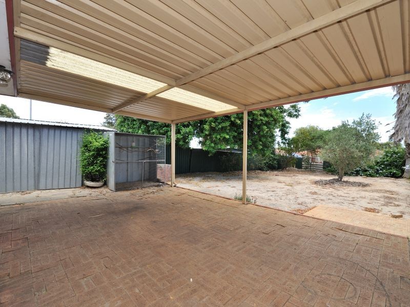 17 Farmer Way, Parmelia WA 6167