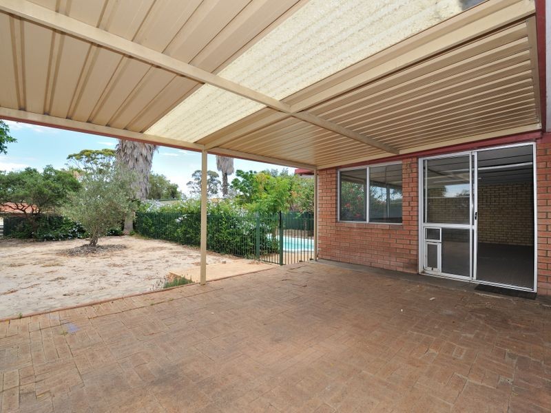 17 Farmer Way, Parmelia WA 6167