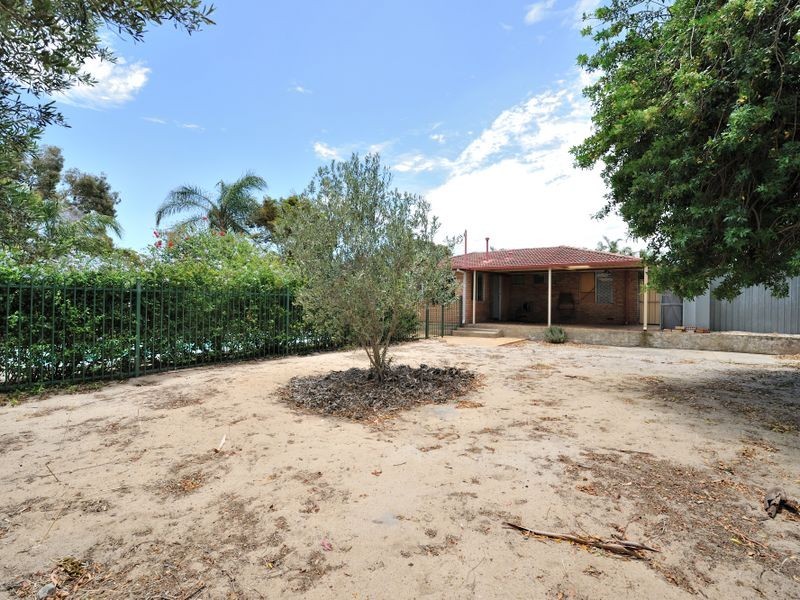 17 Farmer Way, Parmelia WA 6167