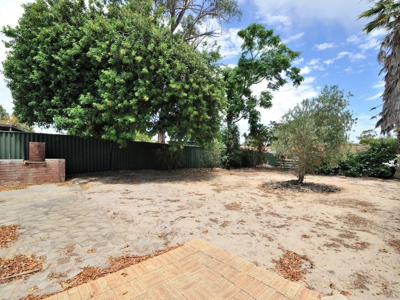 17 Farmer Way, Parmelia WA 6167