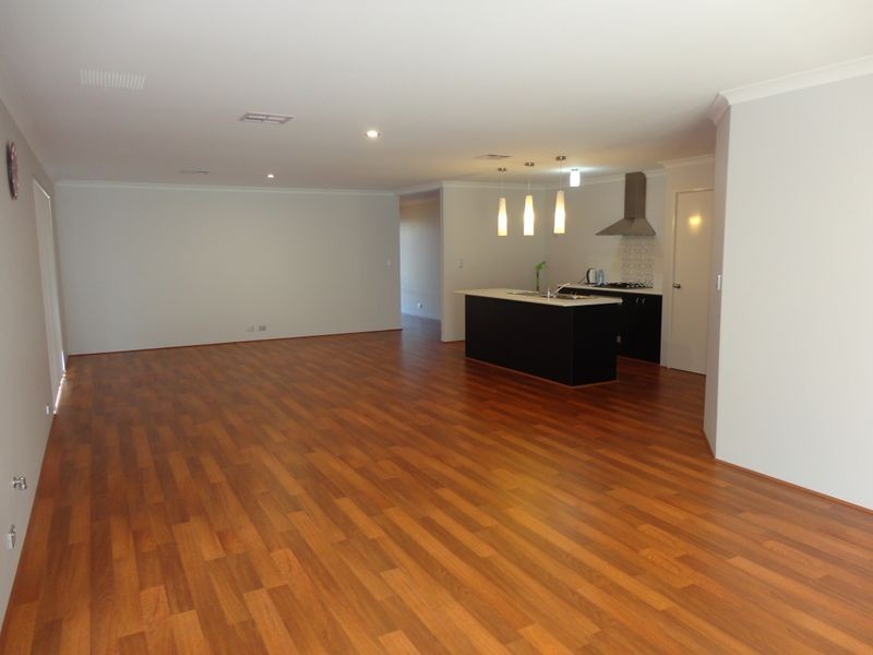 35 Gemstone Parade, Wellard WA 6170