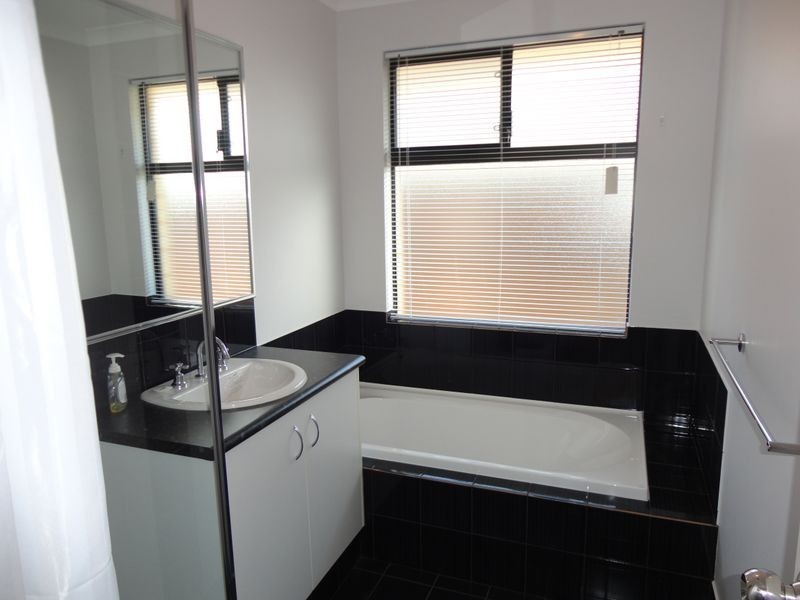 35 Gemstone Parade, Wellard WA 6170