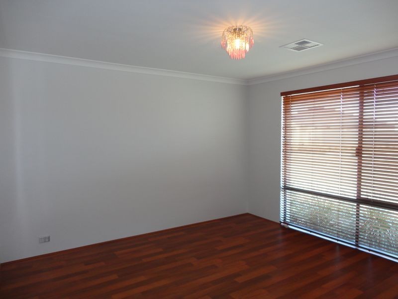 35 Gemstone Parade, Wellard WA 6170