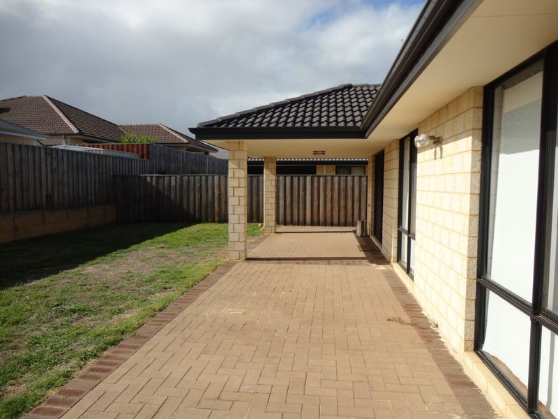 35 Gemstone Parade, Wellard WA 6170