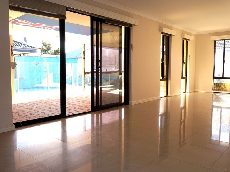 8 Bingham Drive, Success WA 6164