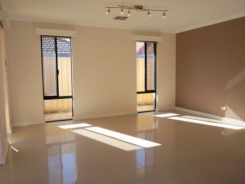 8 Bingham Drive, Success WA 6164