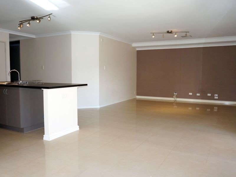 8 Bingham Drive, Success WA 6164