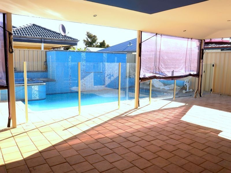 8 Bingham Drive, Success WA 6164