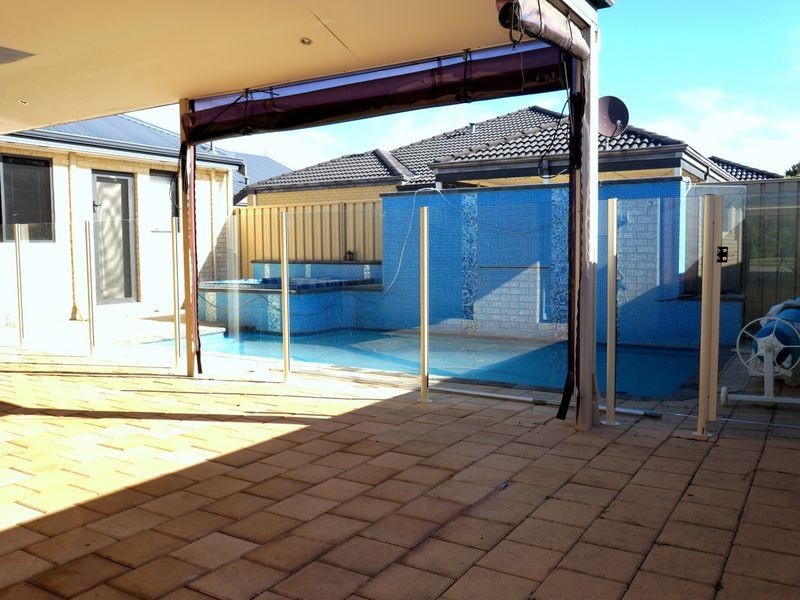 8 Bingham Drive, Success WA 6164