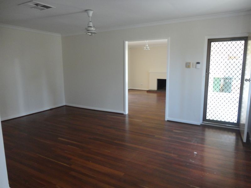 21 Sulphur Road, Orelia WA 6167