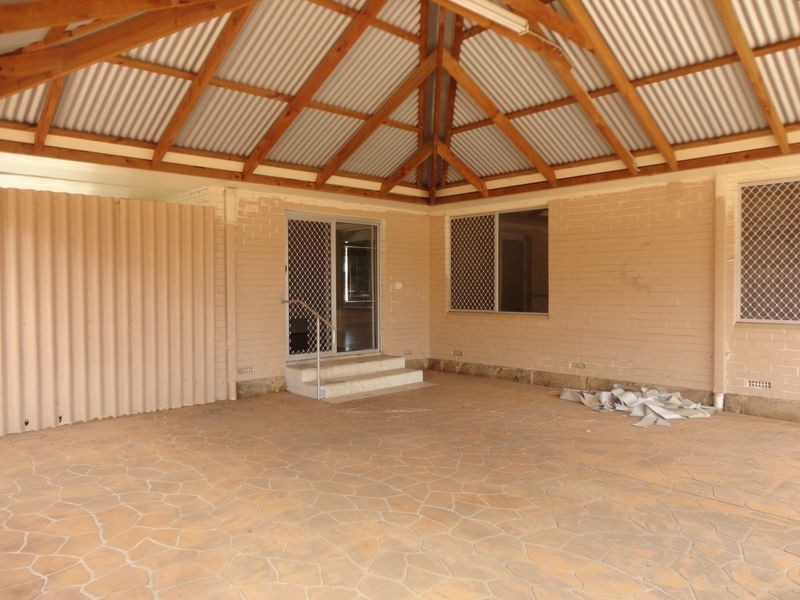 21 Sulphur Road, Orelia WA 6167
