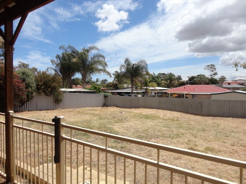 21 Sulphur Road, Orelia WA 6167