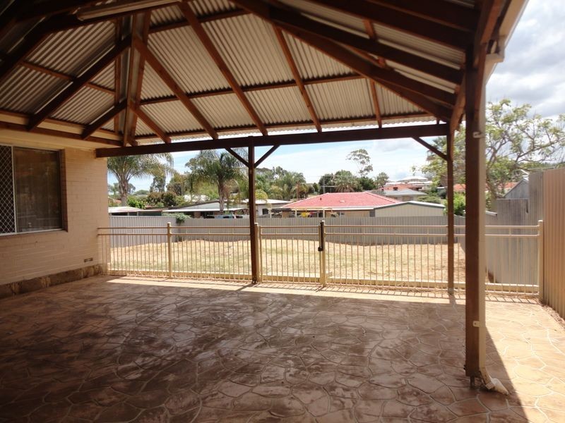 21 Sulphur Road, Orelia WA 6167