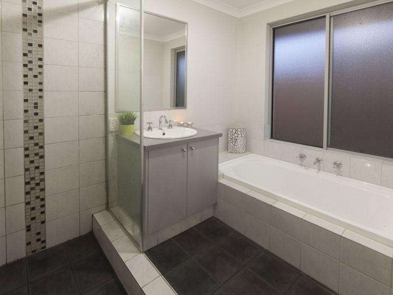 37 Dewsbury Drive, Bertram WA 6167