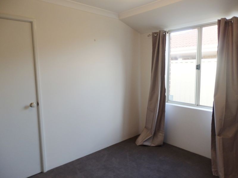 30 Roundhill Drive, Port Kennedy WA 6172