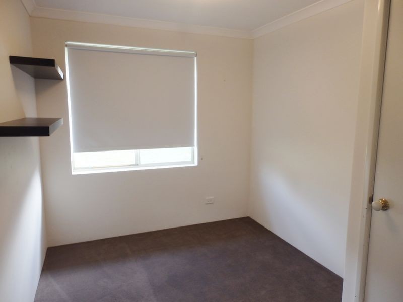 30 Roundhill Drive, Port Kennedy WA 6172