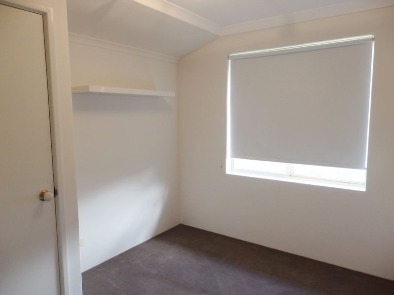 30 Roundhill Drive, Port Kennedy WA 6172