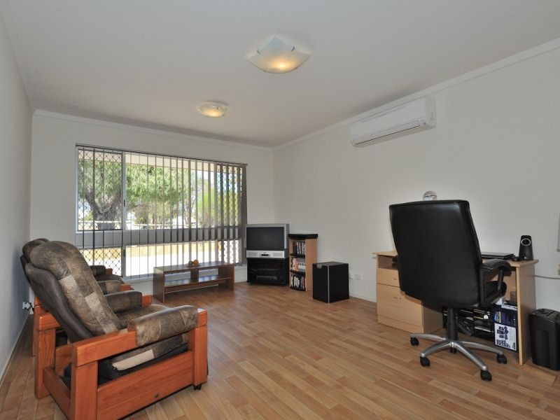 11 Morrit Way, Parmelia WA 6167