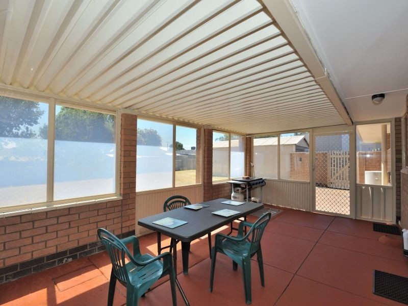 11 Morrit Way, Parmelia WA 6167