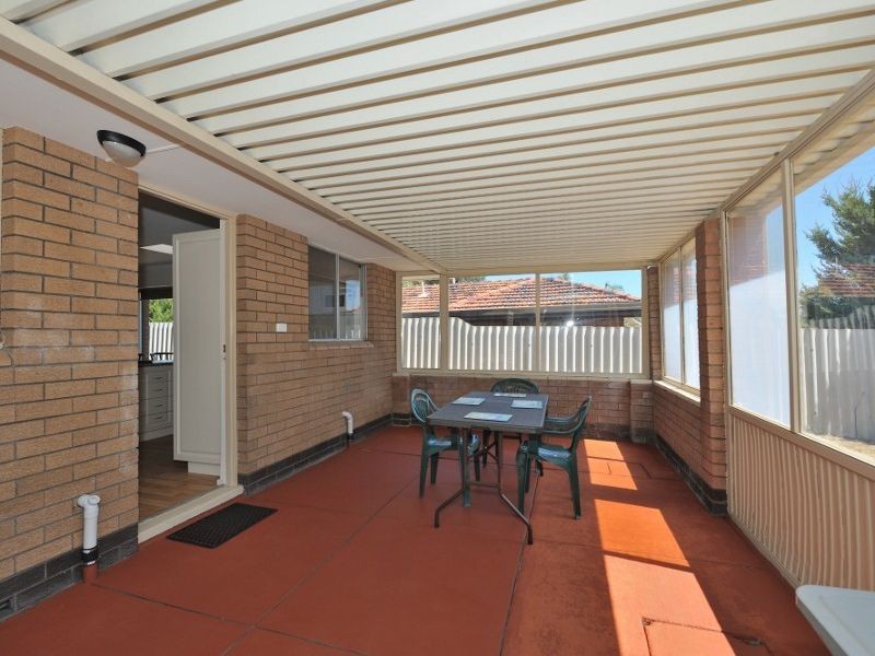 11 Morrit Way, Parmelia WA 6167