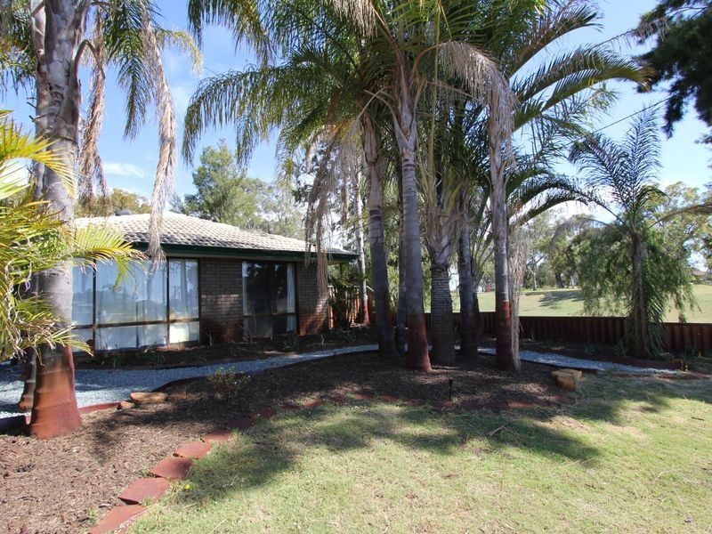 6 Cromer Gardens, Parmelia WA 6167