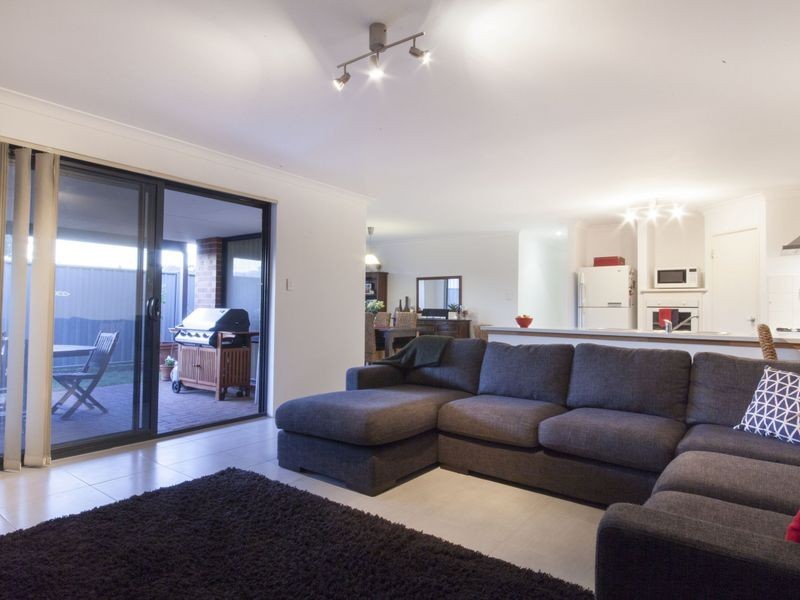 10 Oatlands Vista, Wellard WA 6170