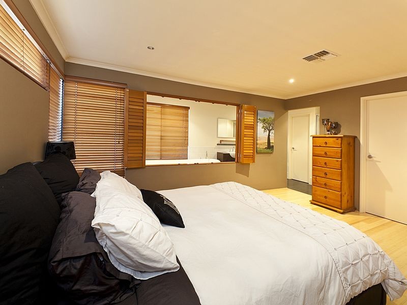 9 Ameer Cres, Bertram WA 6167