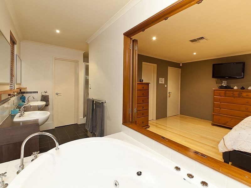 9 Ameer Cres, Bertram WA 6167