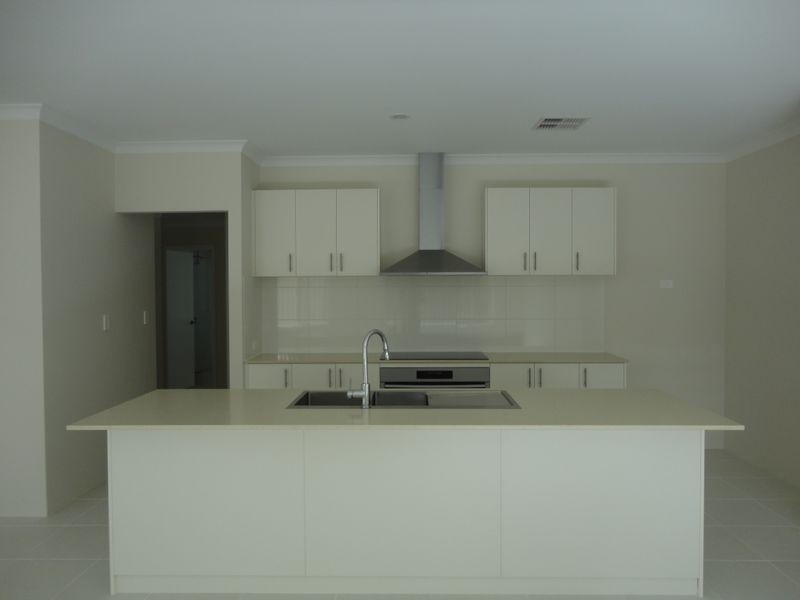 27 Kirkby Circuit, Wellard WA 6170