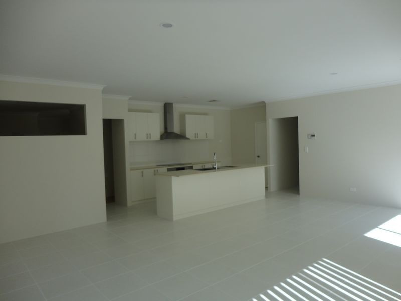 27 Kirkby Circuit, Wellard WA 6170