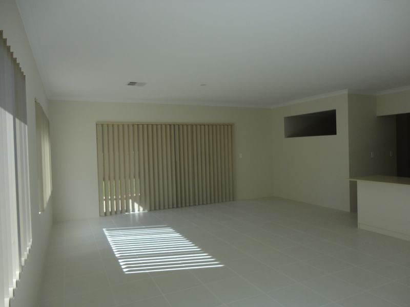 27 Kirkby Circuit, Wellard WA 6170