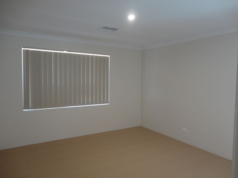 27 Kirkby Circuit, Wellard WA 6170