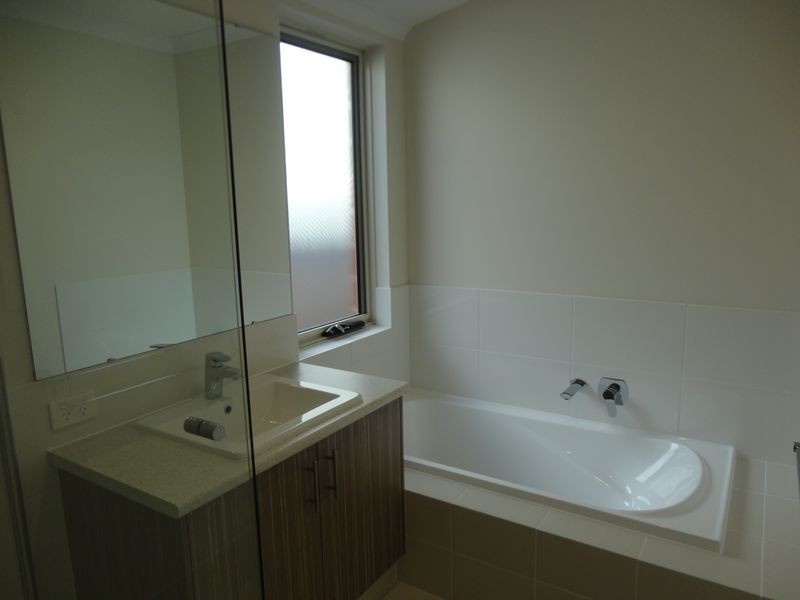 27 Kirkby Circuit, Wellard WA 6170