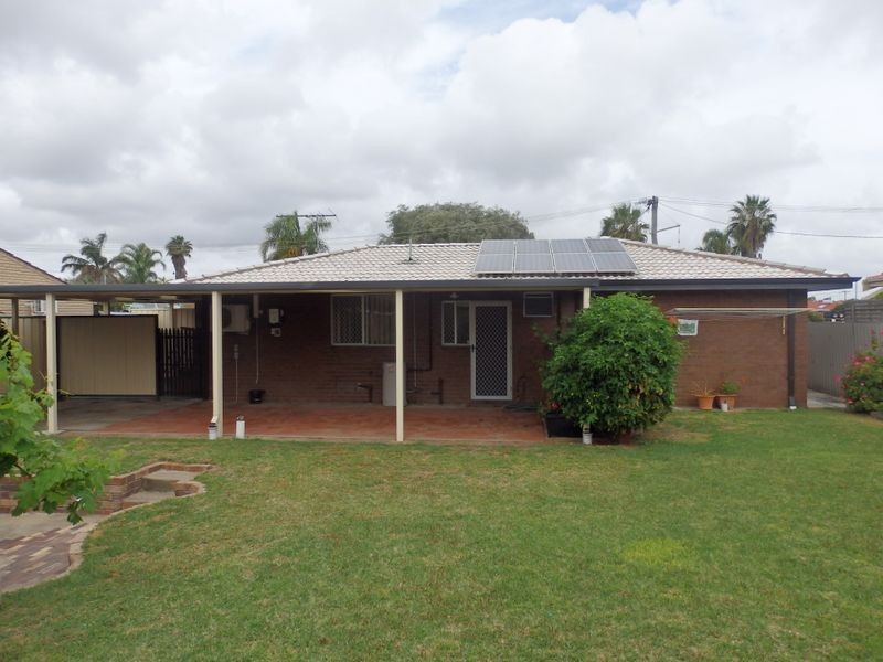 10 Rotohine Place, Cooloongup WA 6168
