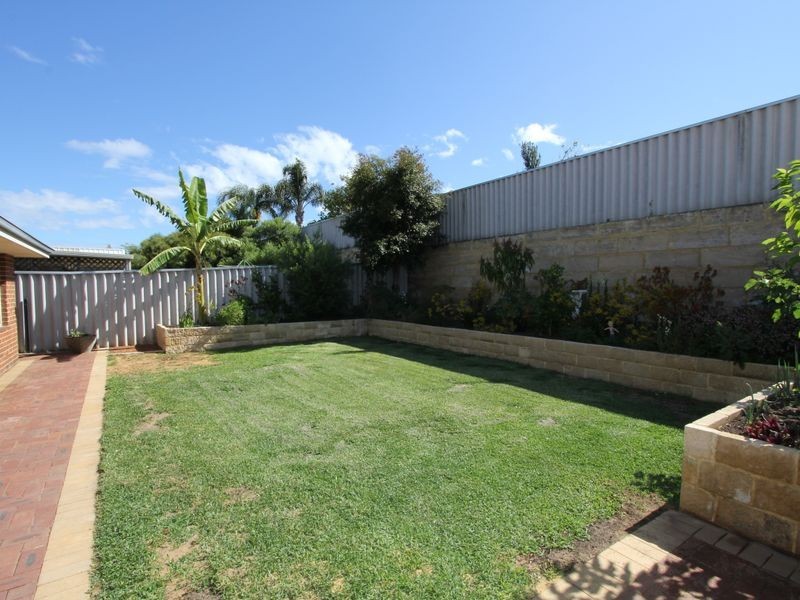 12 Colchester Avenue, Orelia WA 6167