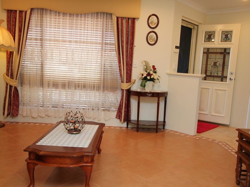 12 Colchester Avenue, Orelia WA 6167