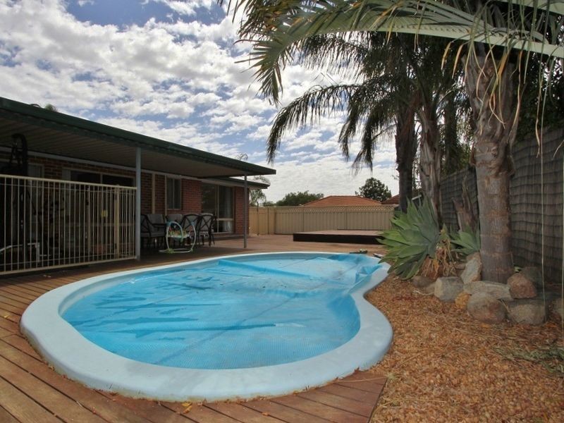 43 Whitebread Way, Leda WA 6170