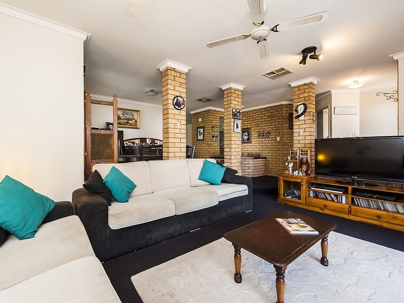 9 Perriam Close, Parmelia WA 6167