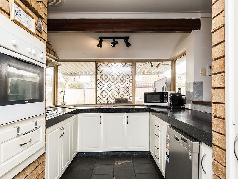 9 Perriam Close, Parmelia WA 6167