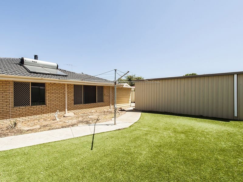 9 Perriam Close, Parmelia WA 6167