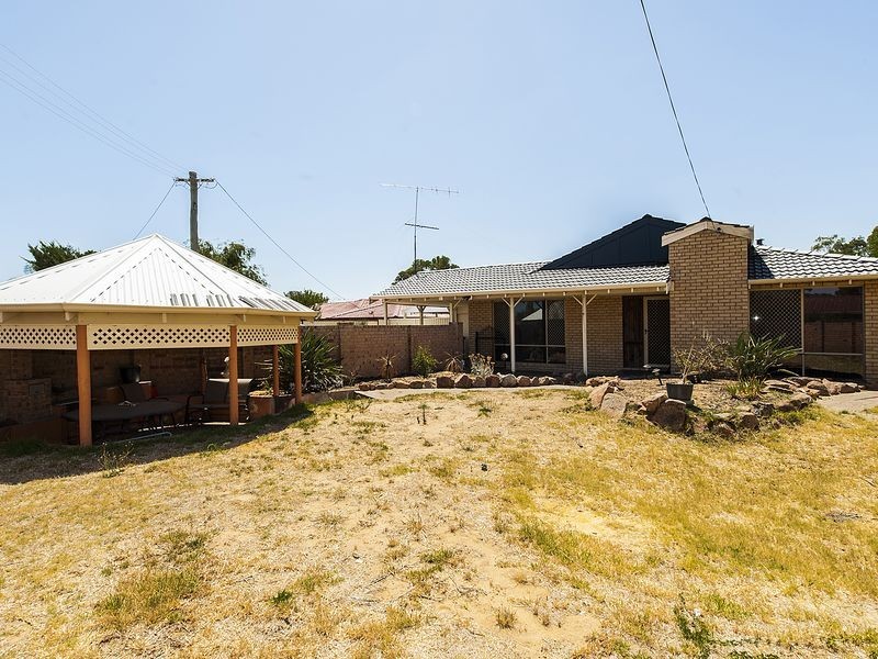 9 Perriam Close, Parmelia WA 6167
