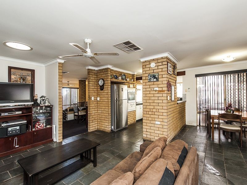 9 Perriam Close, Parmelia WA 6167