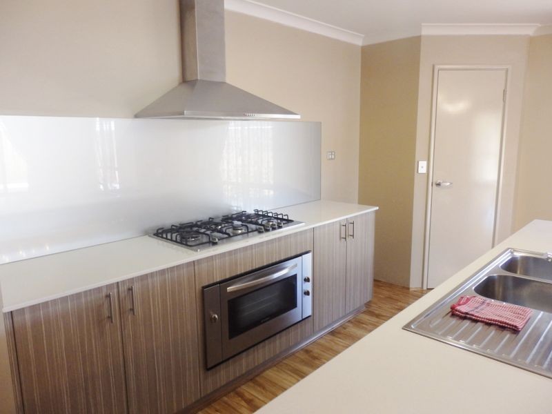 16 Corrour Bend, Bertram WA 6167