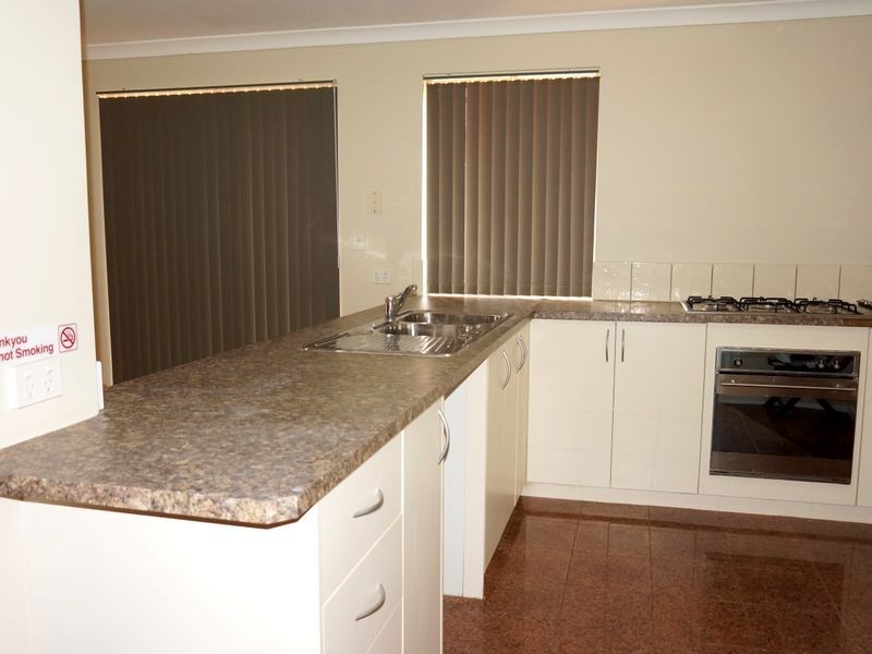 122 Runnymede Gate, Wellard WA 6170