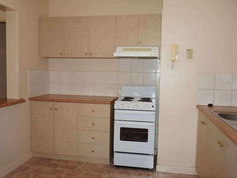 9/4 Canham Way, Orelia WA 6167