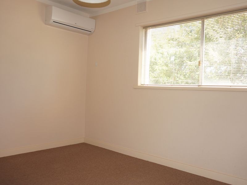 9/4 Canham Way, Orelia WA 6167