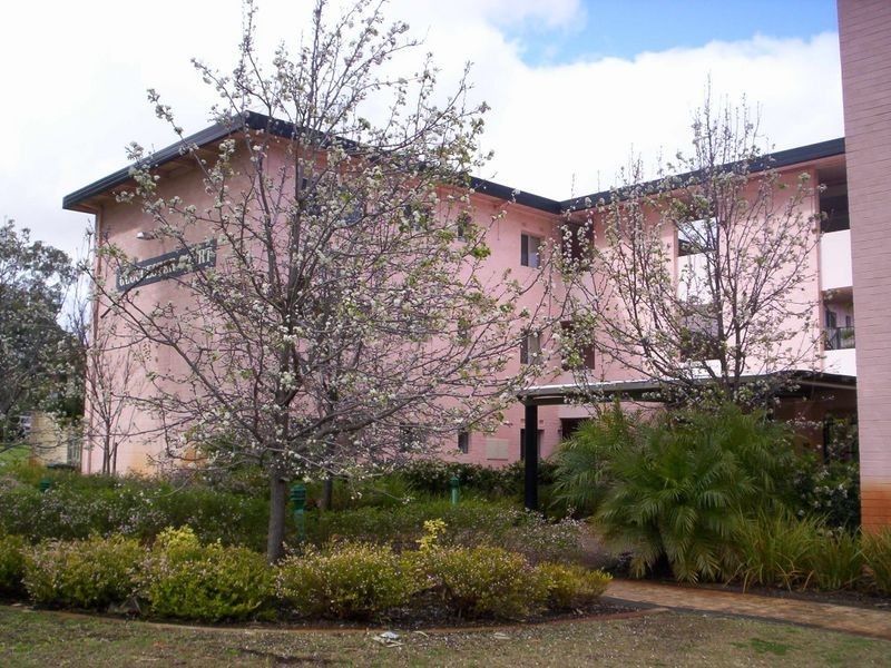 9/4 Canham Way, Orelia WA 6167