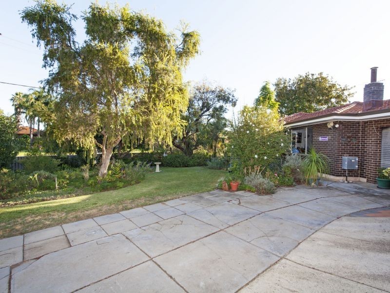 1 Robert Place, Calista WA 6167